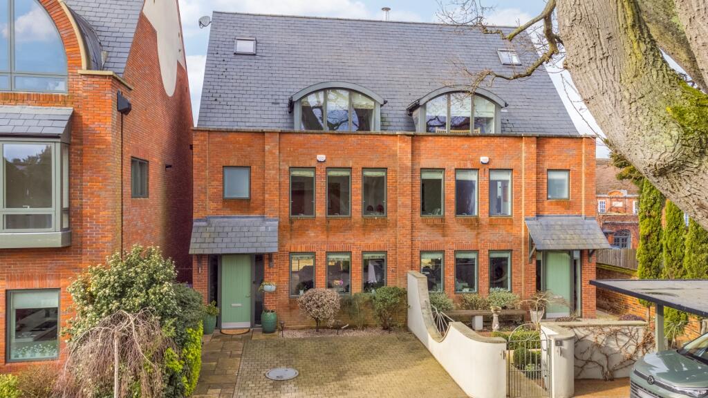 Main image of property: Mews Court Rear of 22, Bancroft, Hitchin, SG5 1JW
