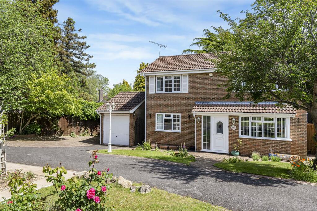 Main image of property: The Russets, Meopham