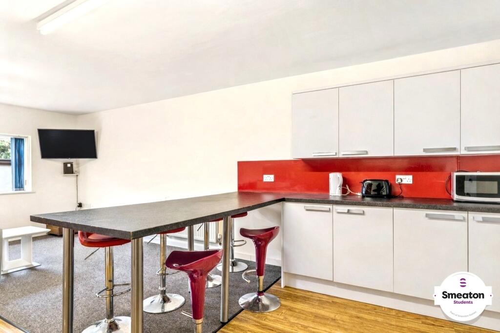 Main image of property: Ground Floor Flat, Town House, 32 Harwell Street, Plymouth, Devon, PL1 5BN - Available September 2026