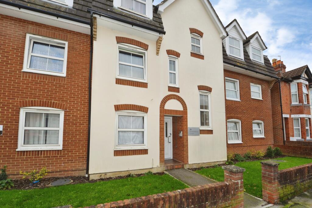 Main image of property: Charlton Road, Southampton, SO15