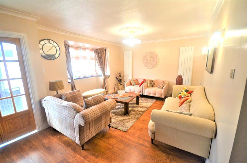 Main image of property: Chalgrove Crescent, IG5 0LU