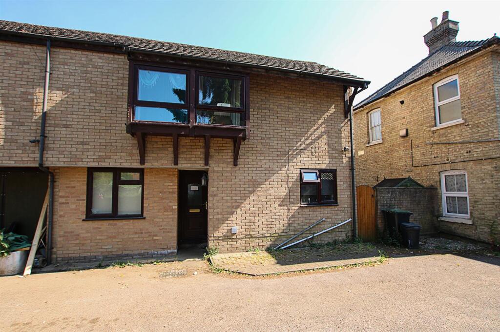 Main image of property: Staploe Mews, Soham, Ely