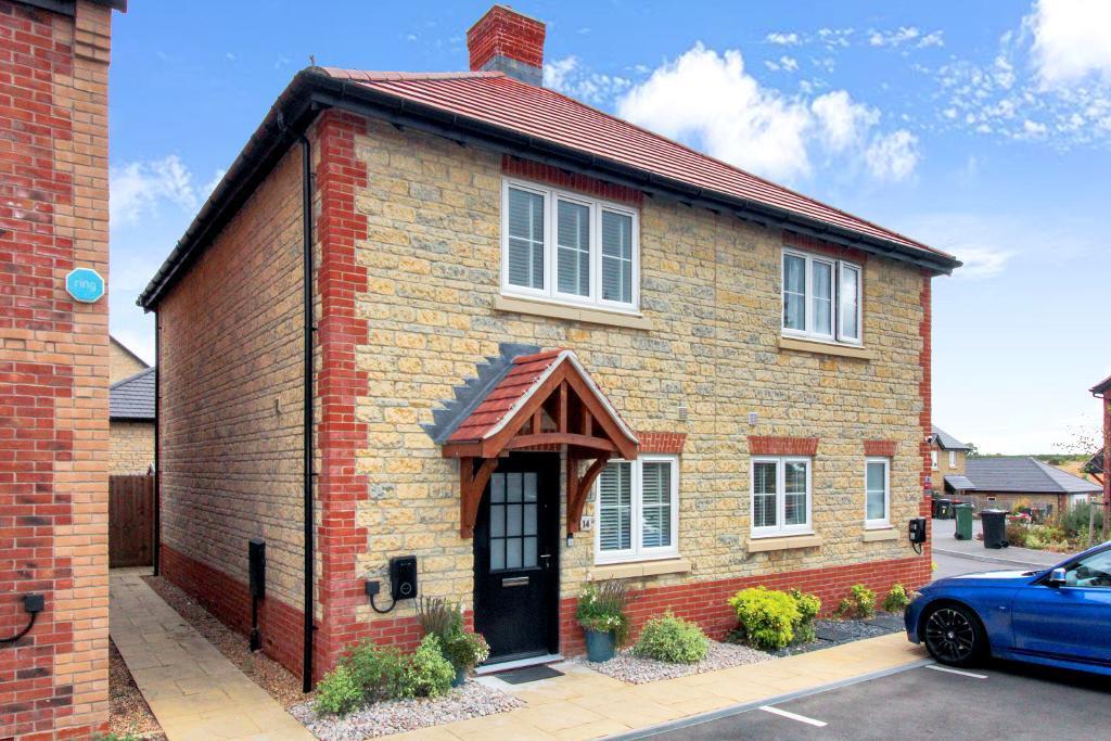 Main image of property: Rainbow Rise, Hanslope, Milton Keynes, Buckinghamshire, MK19 7GA