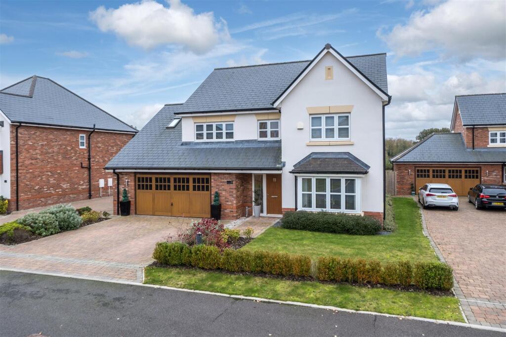 Main image of property: Moorings Close, Wardle