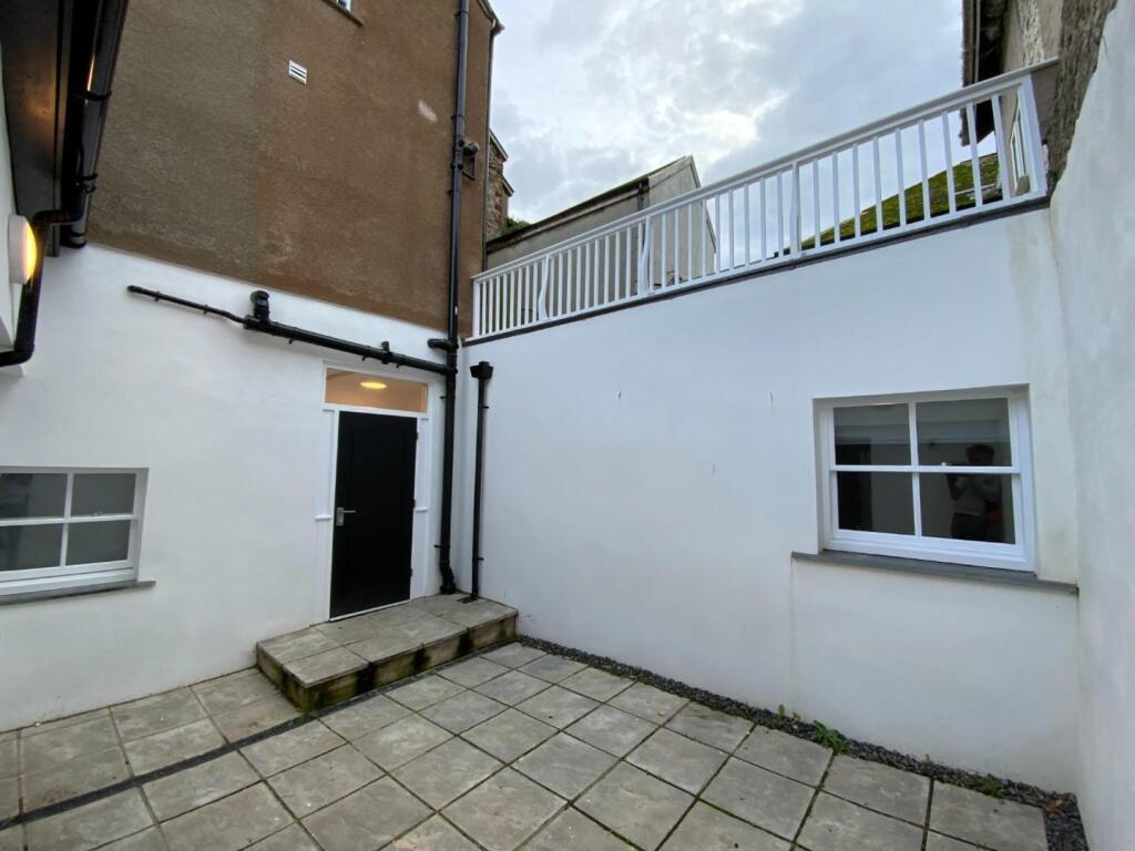 Main image of property: En-suite Room, 6a Paiges Lane, Barnstaple