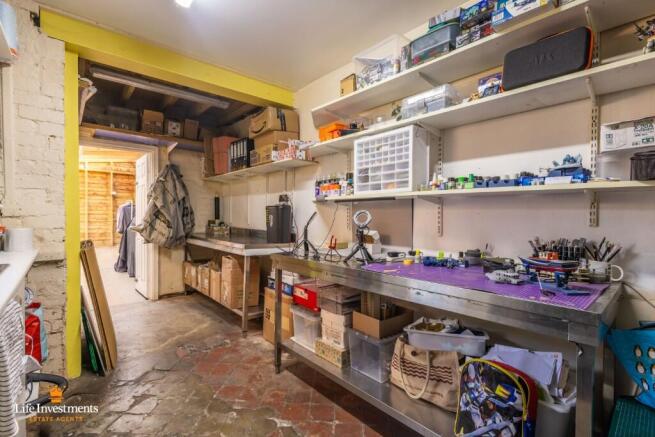 Shop Middle Room