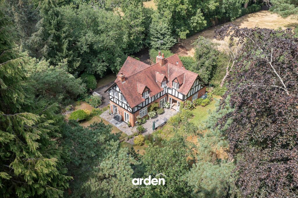 Main image of property: Billy Lane, Barnt Green, B45