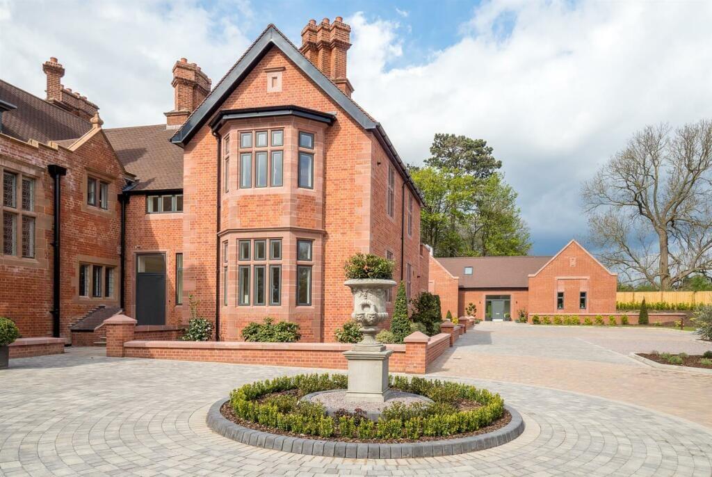 Main image of property: Milverton Hall, Milverton, Leamington Spa, Warwickshire, CV32