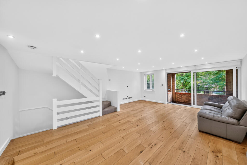 Main image of property: Plymouth Wharf, London, E14