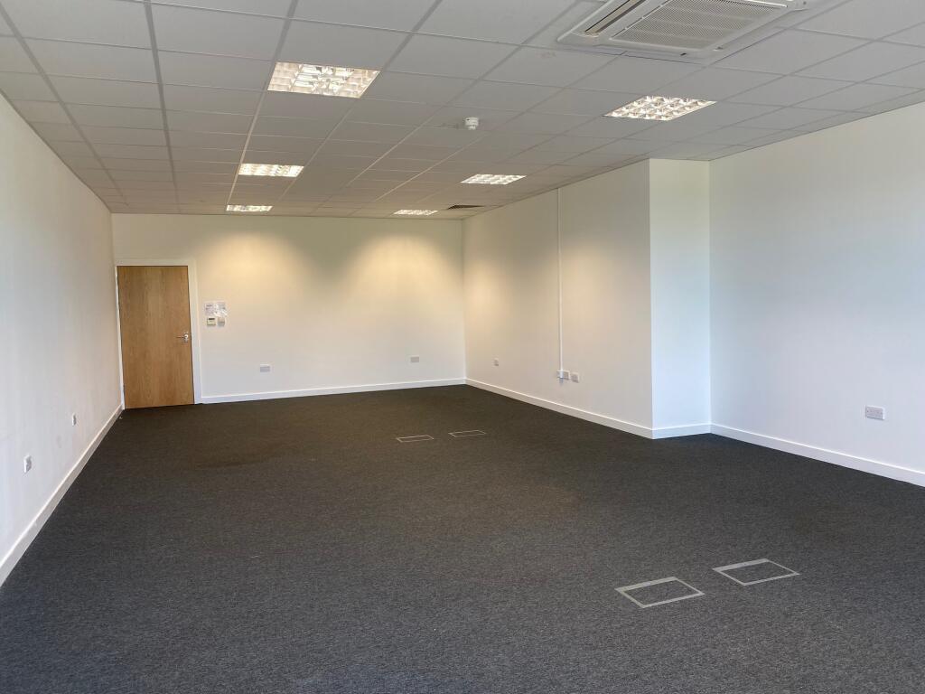 750 sqft office