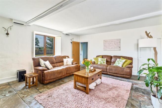 Lounge 2.jpg