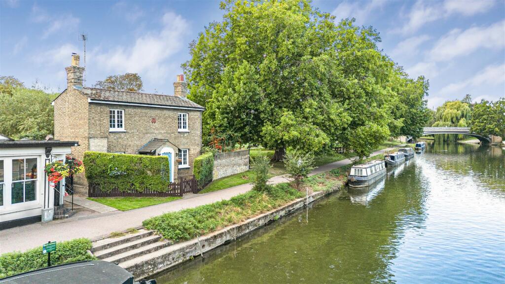 Main image of property: Midsummer Common, Cambridge