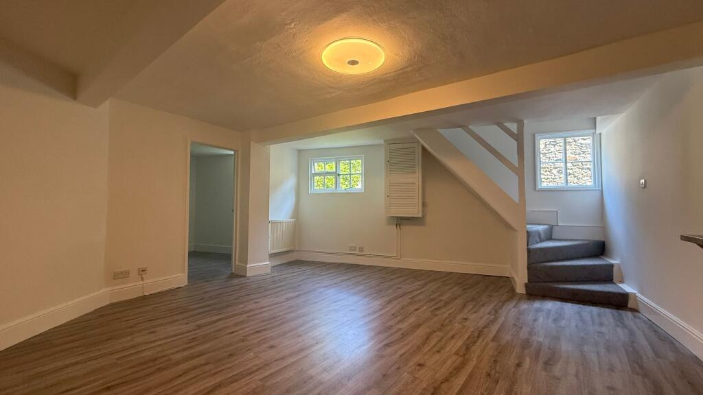 Main image of property: Ashburn Cottage, Kingsbridge Lane