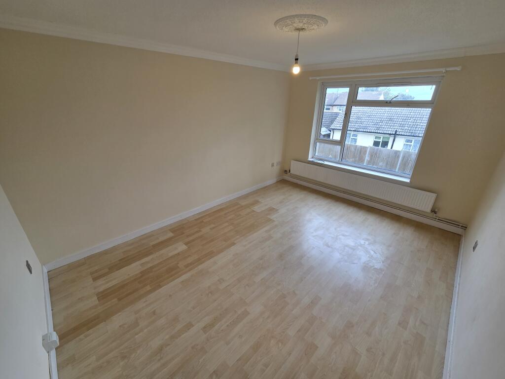 Main image of property: Spear Close, LU3