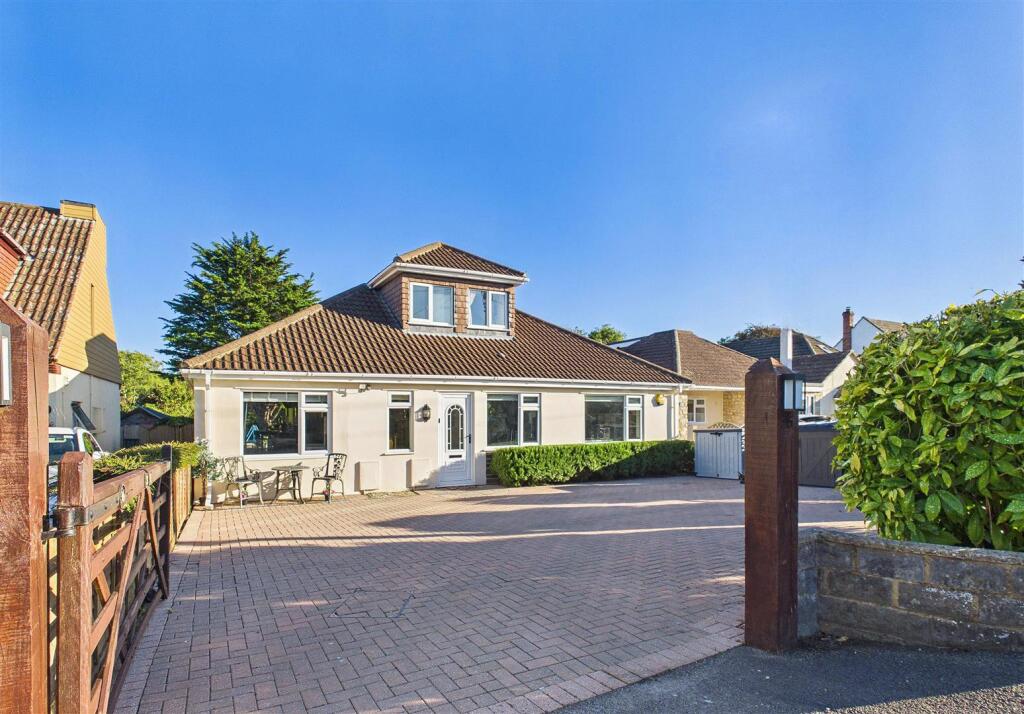 Main image of property: Prime location in Upper Clevedon