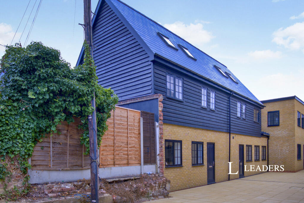 Main image of property: Victoria Avenue, Southend-on-Sea, Essex, SS2