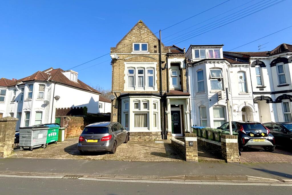Main image of property: The Polygon, Southampton, SO15