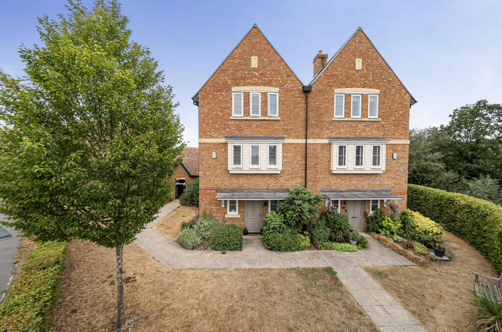 Main image of property: Littlewood Place, Warfield, Bracknell, Berkshire, RG42