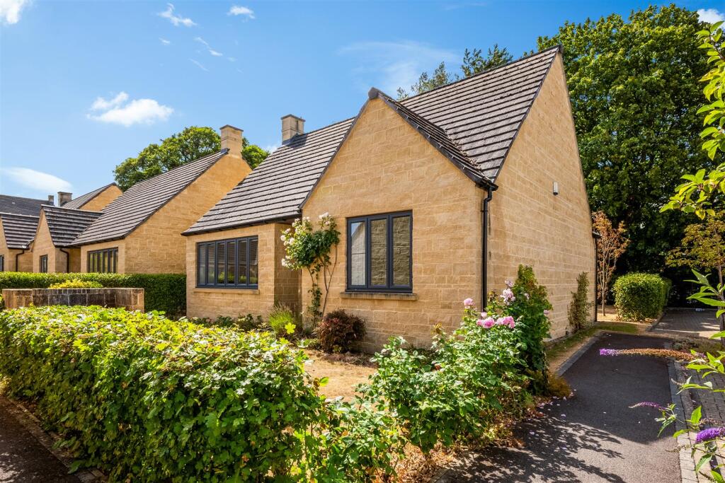 Main image of property: Pentelow Gardens, Chipping Norton - No Onward Chain