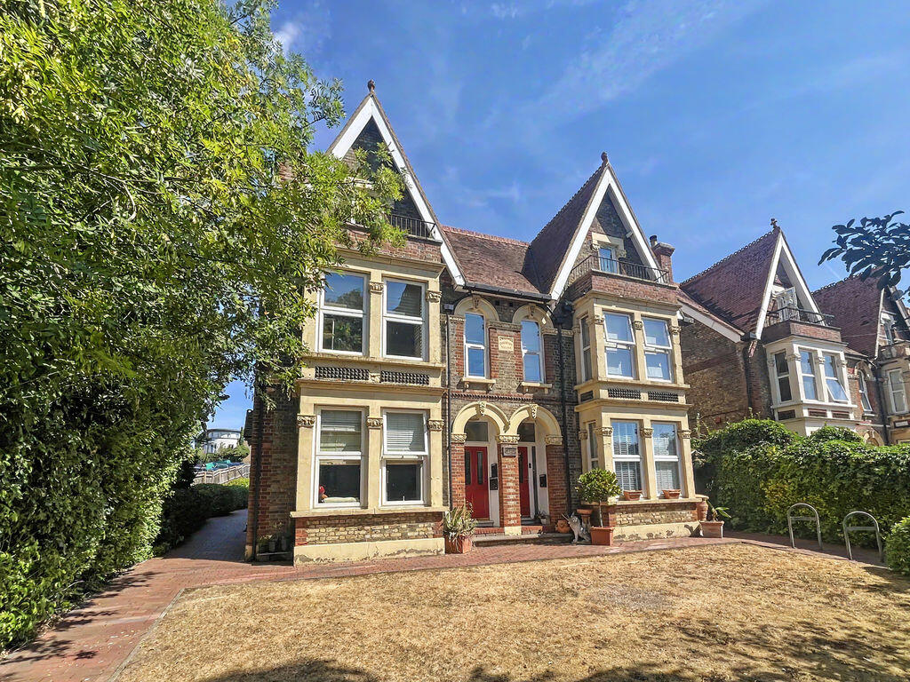 Main image of property: London Road - 1st Floor - Fully Equipped & Furnished