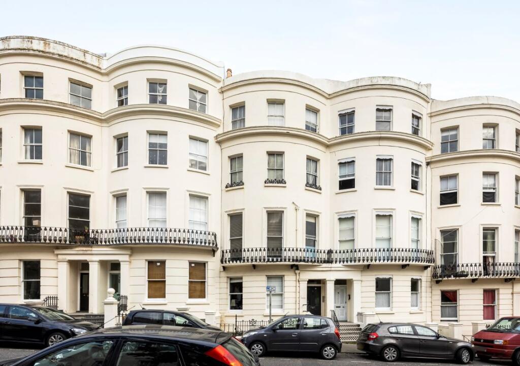 Main image of property: Basement Flat, 76a Lansdowne Place, Hove, BN3 1FH