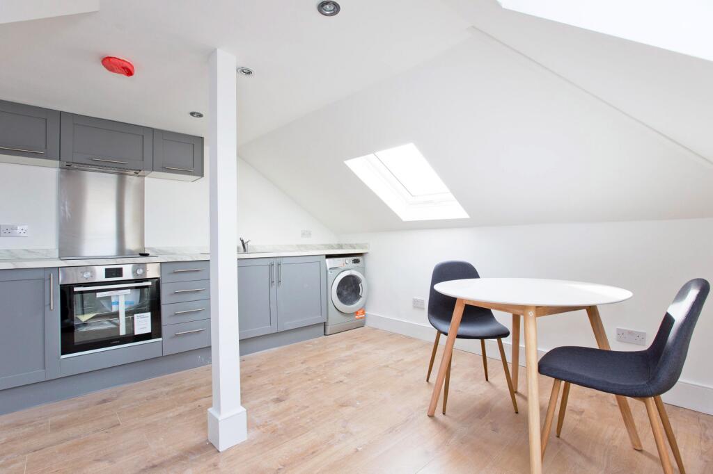 Main image of property: Green Lanes, London, N8