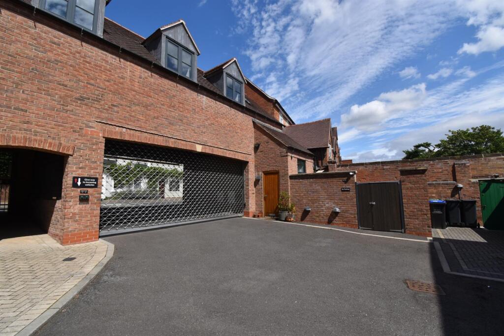 Main image of property: Abbotsford Mews, New Street, Kenilworth