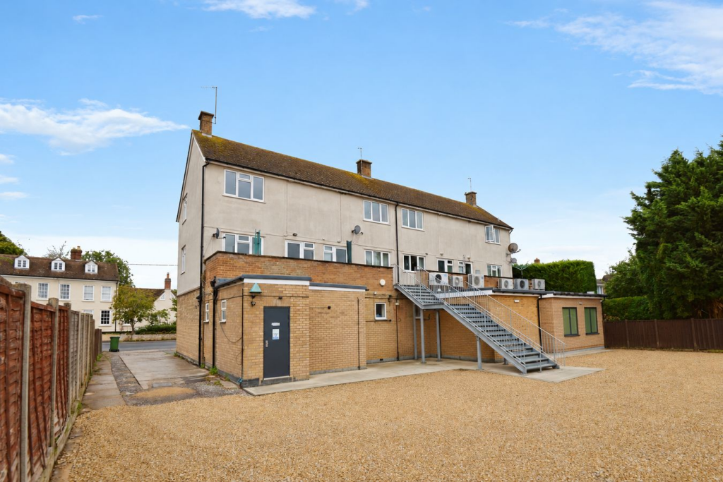 Main image of property: High Street, Chalgrove, Oxford, OX44