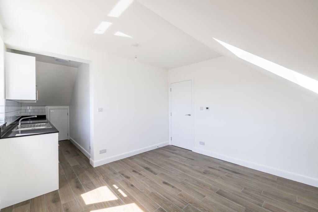 Main image of property: 31g Grovehill Road, Redhill - RH1 6PJ