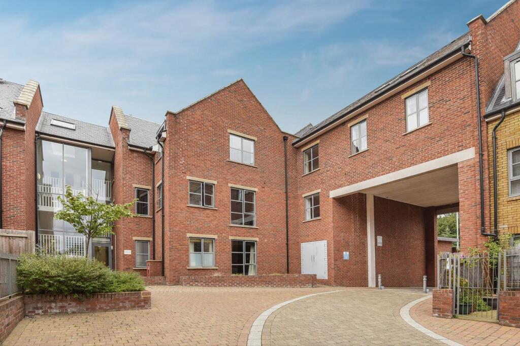 Main image of property: Coopers Yard, Paynes Park, HITCHIN, SG5