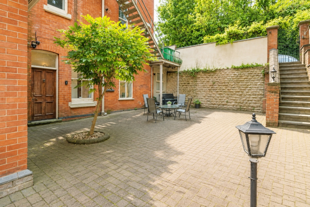 Main image of property: Flat 4, Newcastle Drive, Nottingham, Nottinghamshire, NG7
