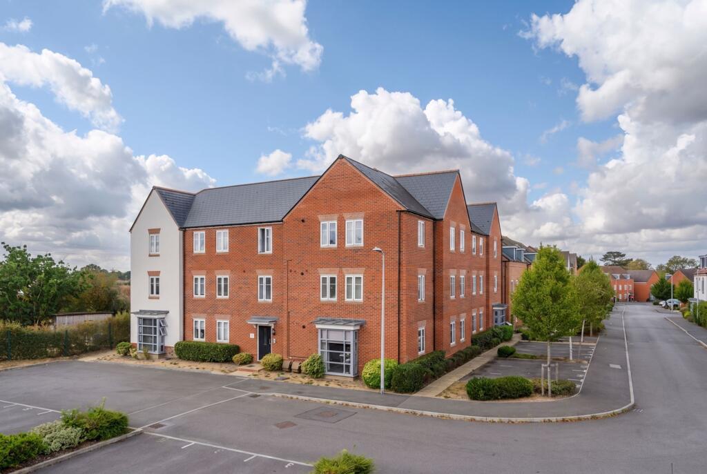 Main image of property: Ifould Crescent, Wokingham, RG40