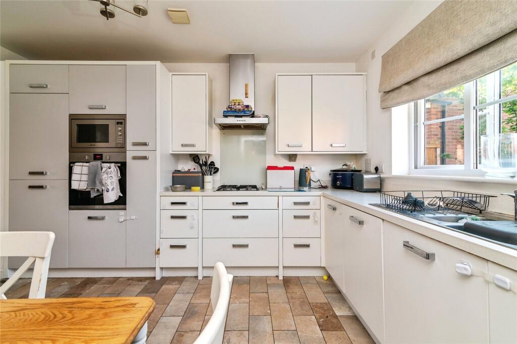 Main image of property: Calder Gardens, Bingham, Nottingham, Nottinghamshire, NG13