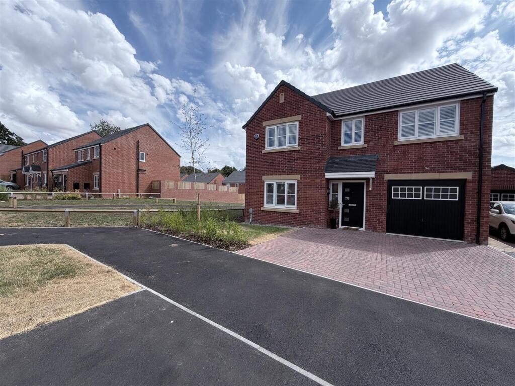 Main image of property: Alder Grove, Garforth, Leeds, LS25