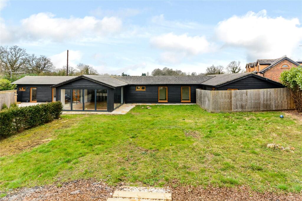 Main image of property: White Lodge Farm, Bulls Lane, Brookmans Park, Hertfordshire, AL9
