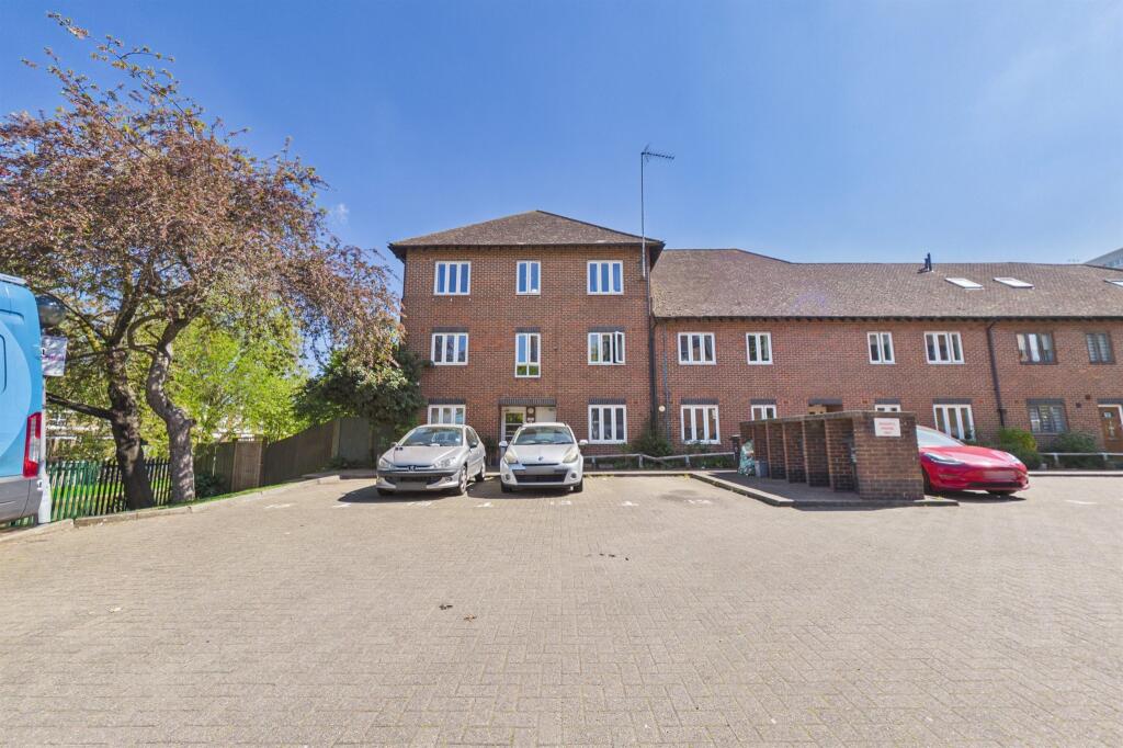 Main image of property: New River Way, London