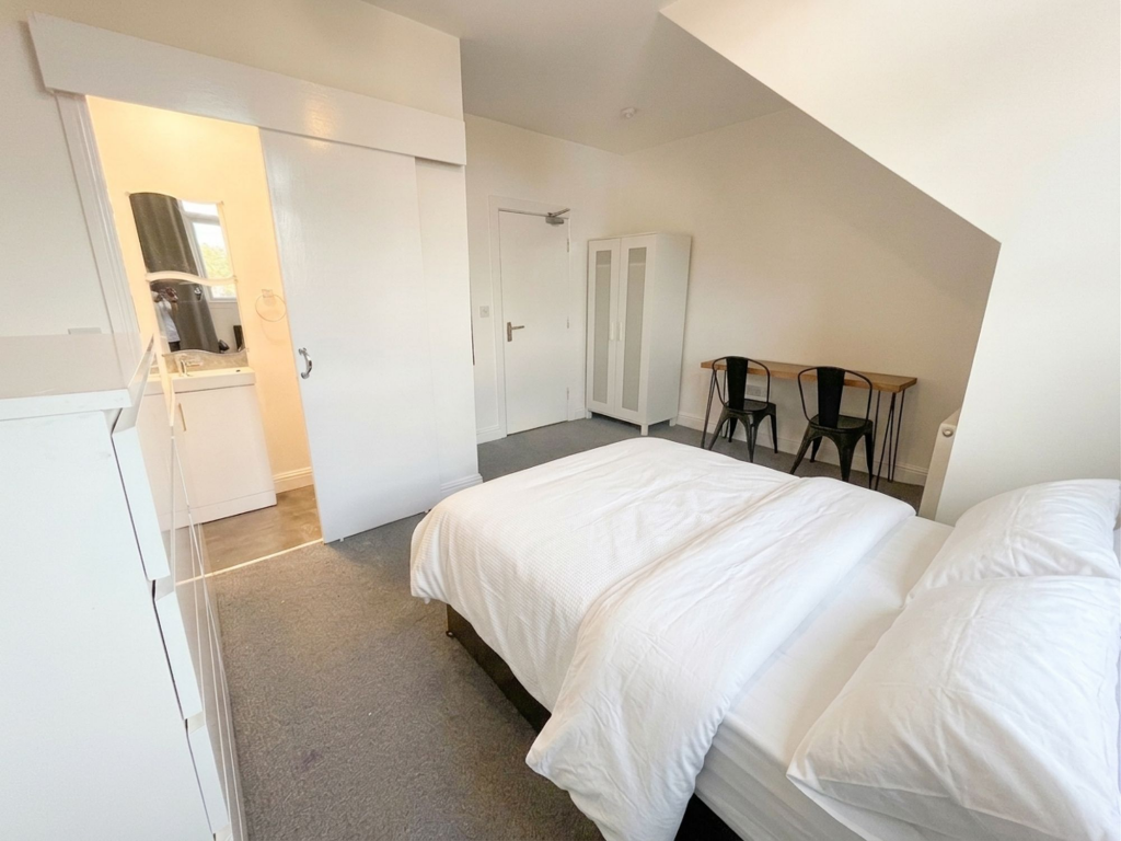 Main image of property: 146 Weaste Lane, Salford, M5