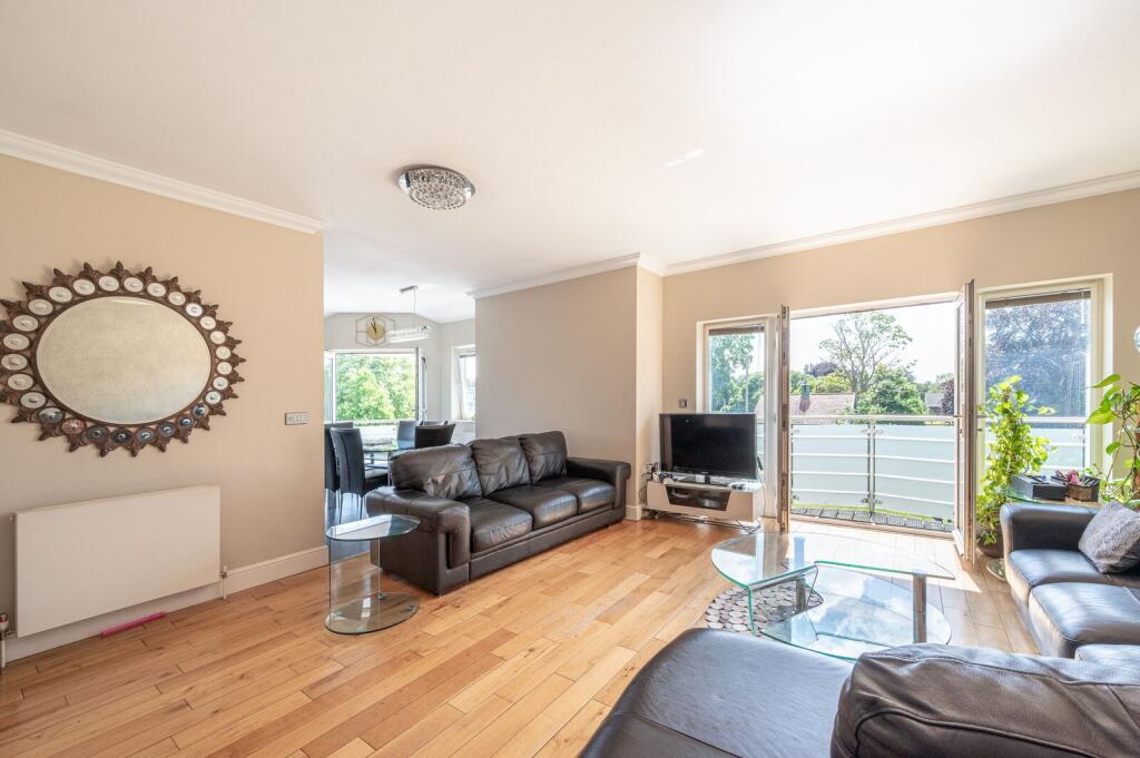 Main image of property: BALLARDS LANE, Finchley Central, London, N3