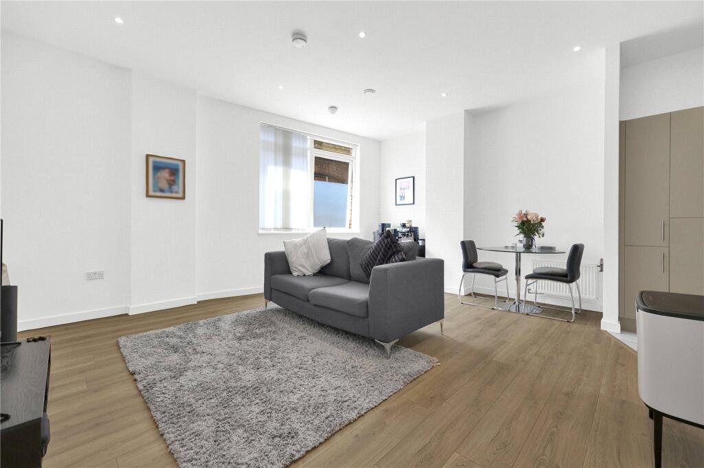 Main image of property: Vitruvian Court, E14