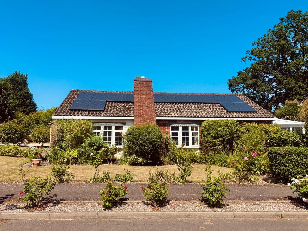 Main image of property: Malthouse Lane, Kenilworth, CV8