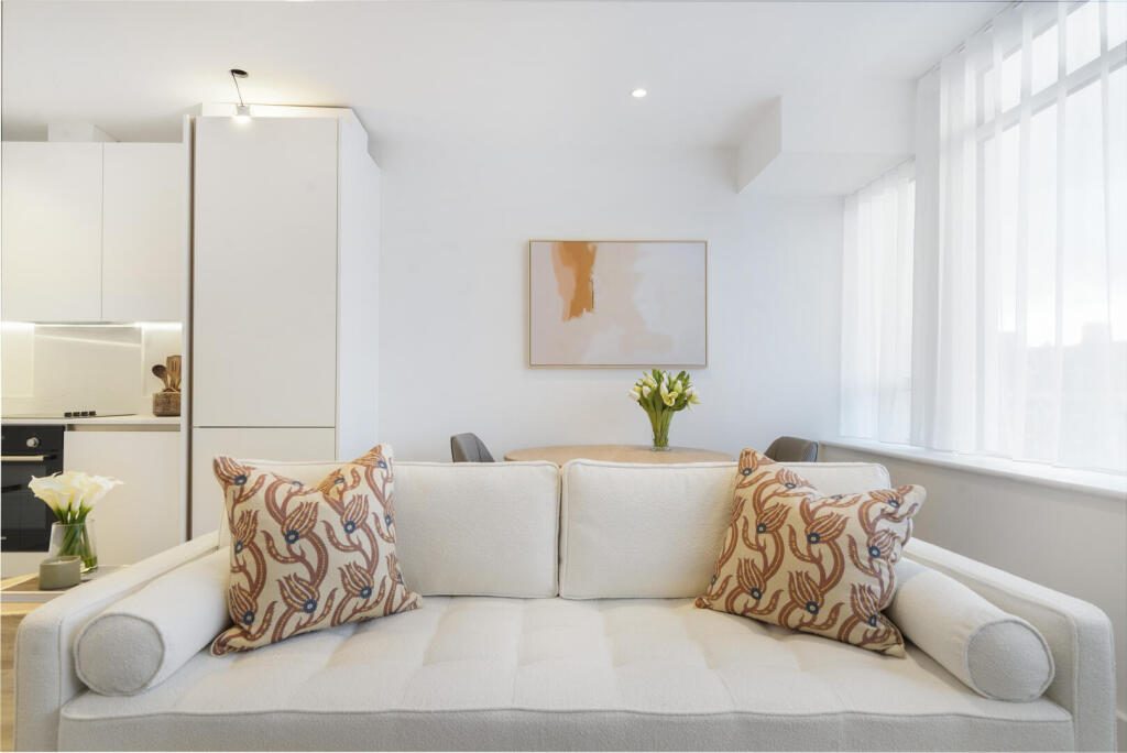 Main image of property: 41 High Road, London