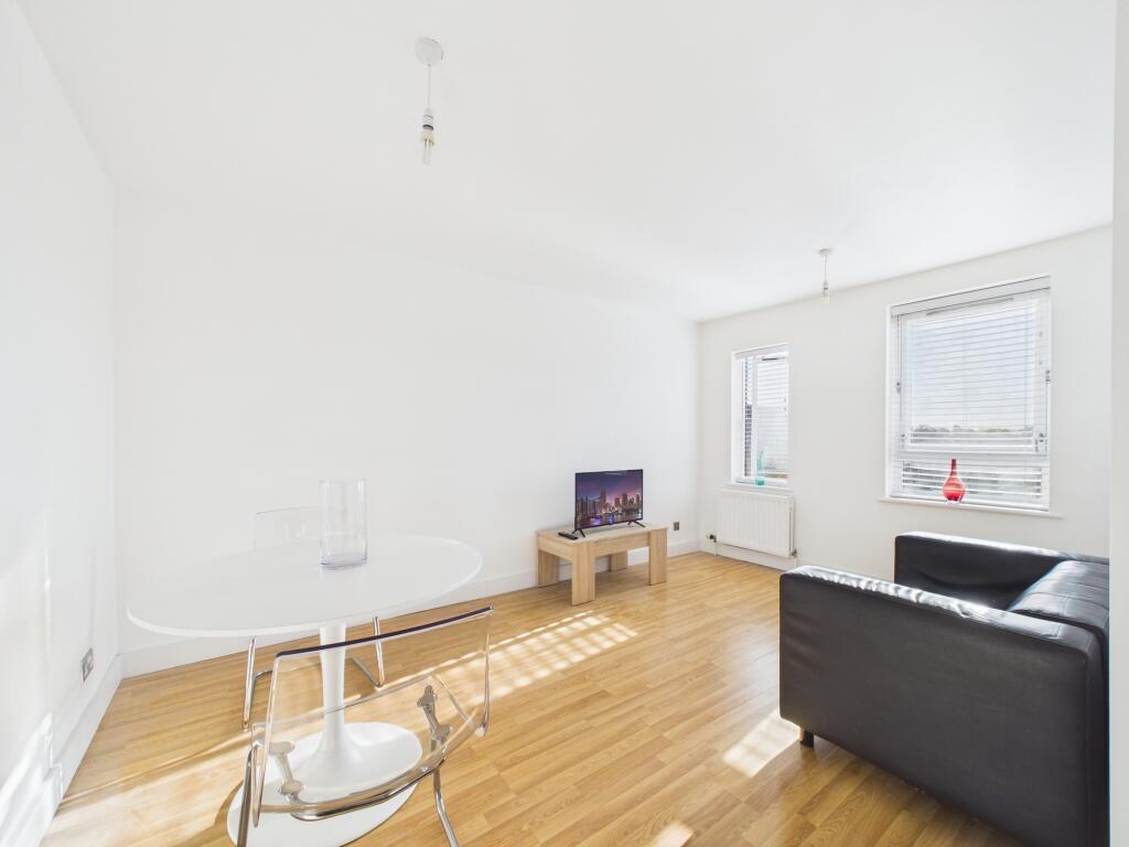 Main image of property: Amsterdam Road, London