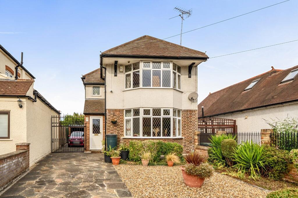 Main image of property: Queen Annes Grove, Enfield, EN1