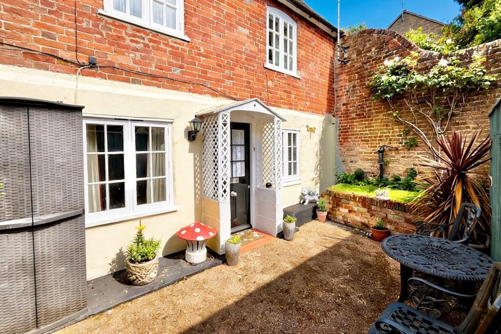 Main image of property: Southampton Road. Ringwood, BH24 1HN