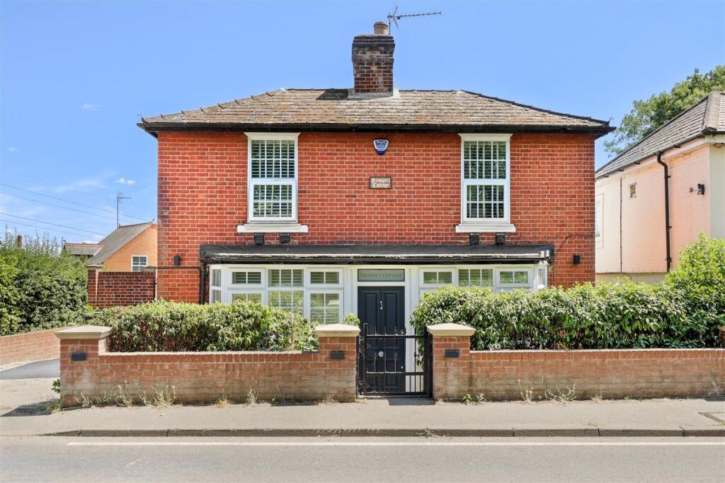Main image of property: Bell Common, Epping