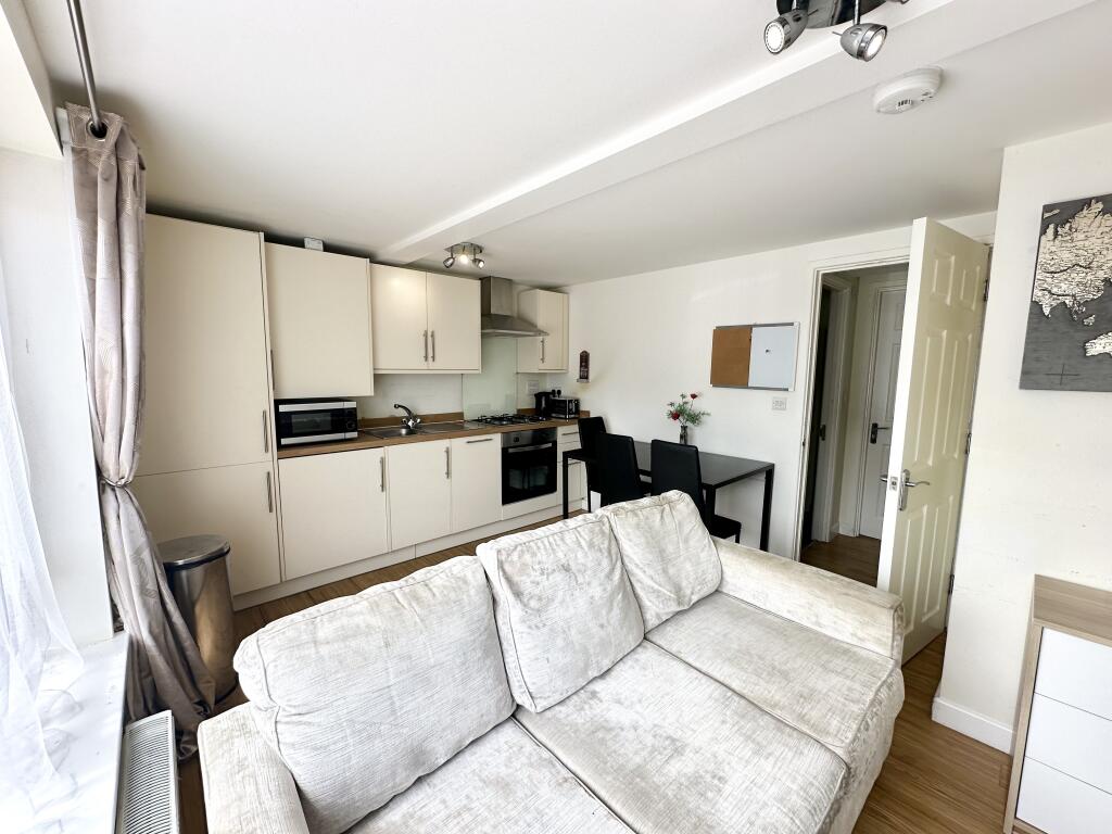 Main image of property: Flat 1, 17 Newcastle Road, Reading