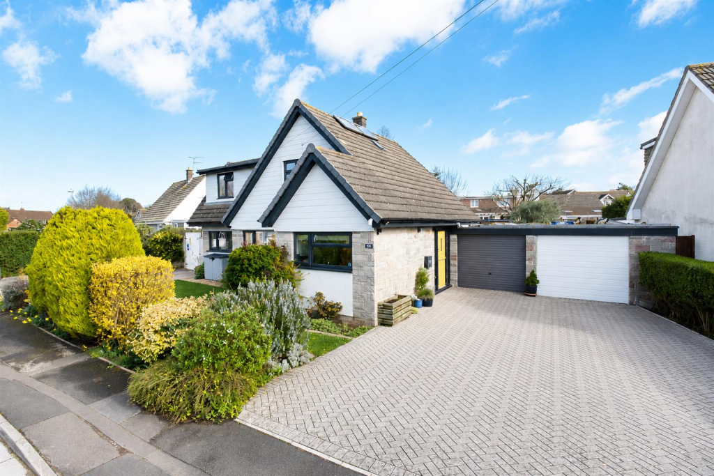 Main image of property: Mendip Road, Yatton - IMPRESSIVE DRIVEWAY & DOUBLE GARAGE