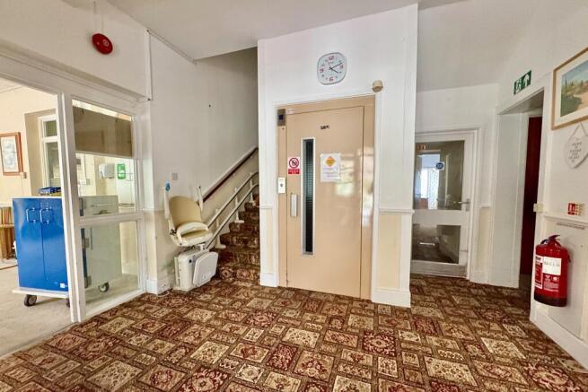 Entrance & Lift