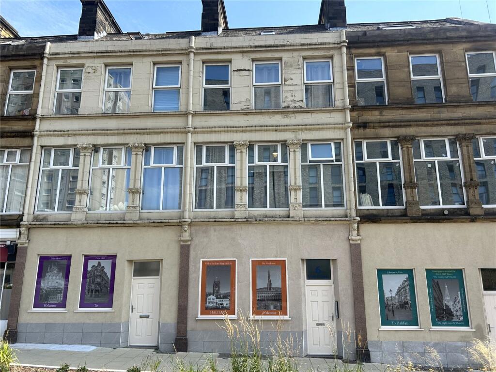 Main image of property: Cow Green, Halifax, HX1