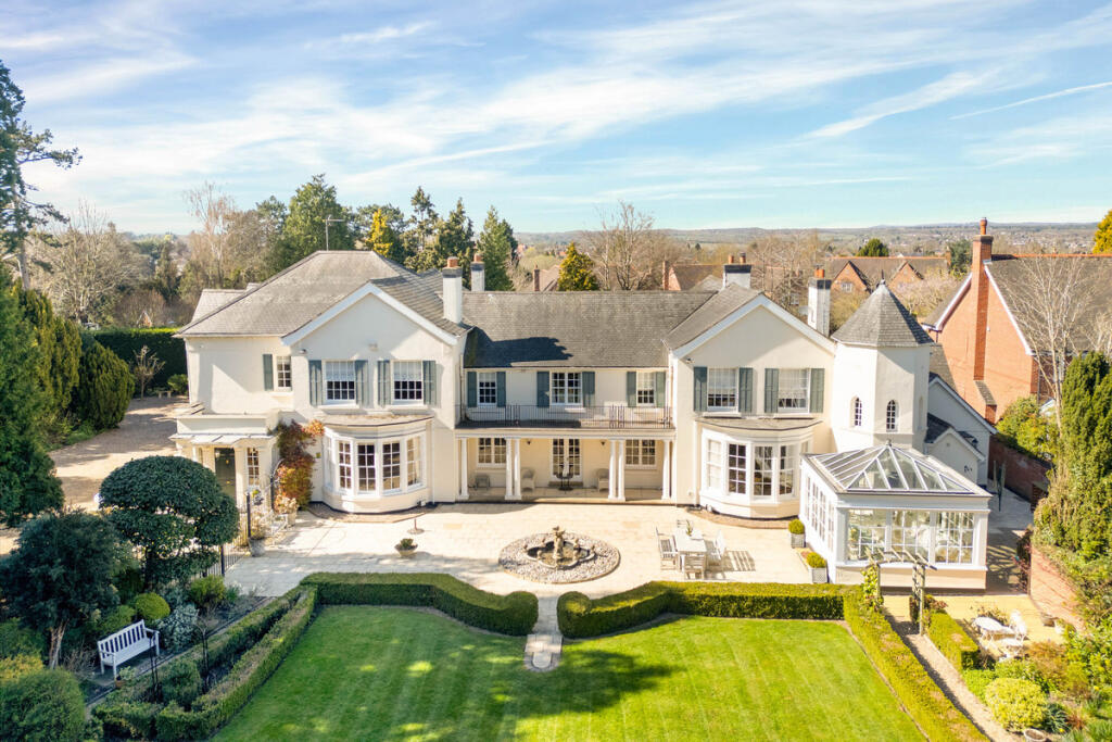 Main image of property: Roundhill, Kirby Muxloe, LE9